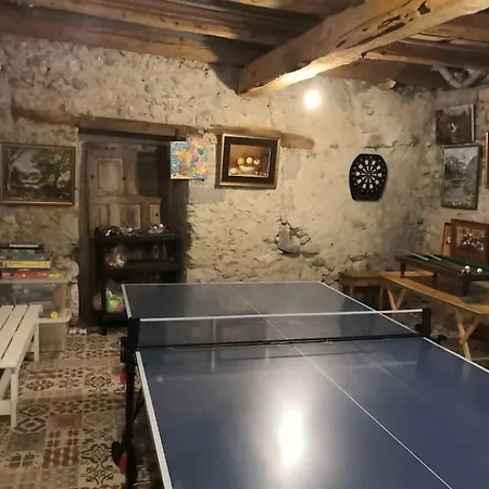 Centre Proche Plages Et Commerces Avec Salle De Jeux Talloires