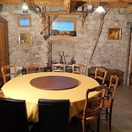Proche Plages Et Commerces Avec Salle De Jeux Talloires